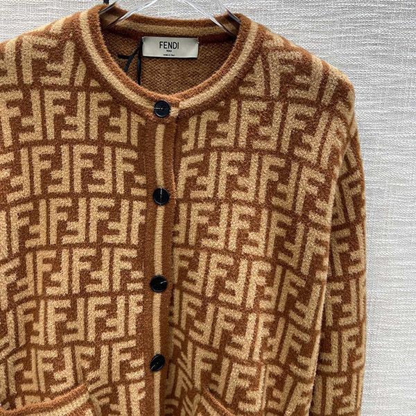 世界中で大人気♪ フェンディ ブラウンカシミア カーディガン 偽物 fee29690